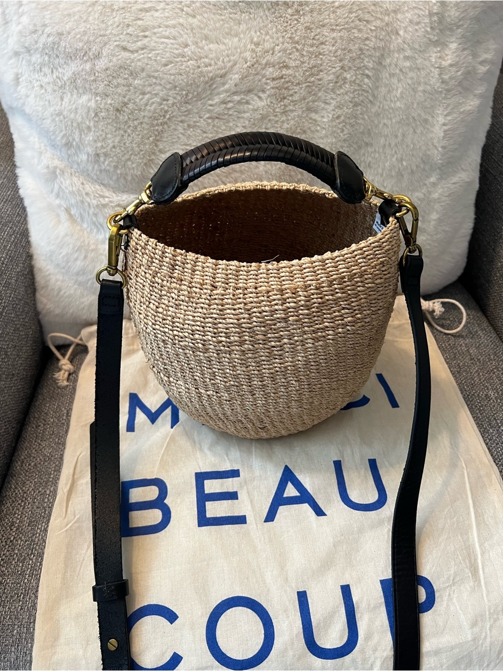 Clare V Pot de Miel Woven Bucket Bag with Black Leather Fishtail handle. - Picture 4 of 6